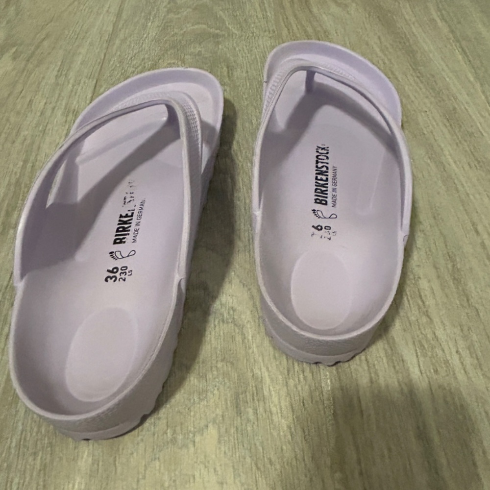 Women's Birkenstock Lavender Vinyl Flip Flops - 6 - Picture 5 of 10
